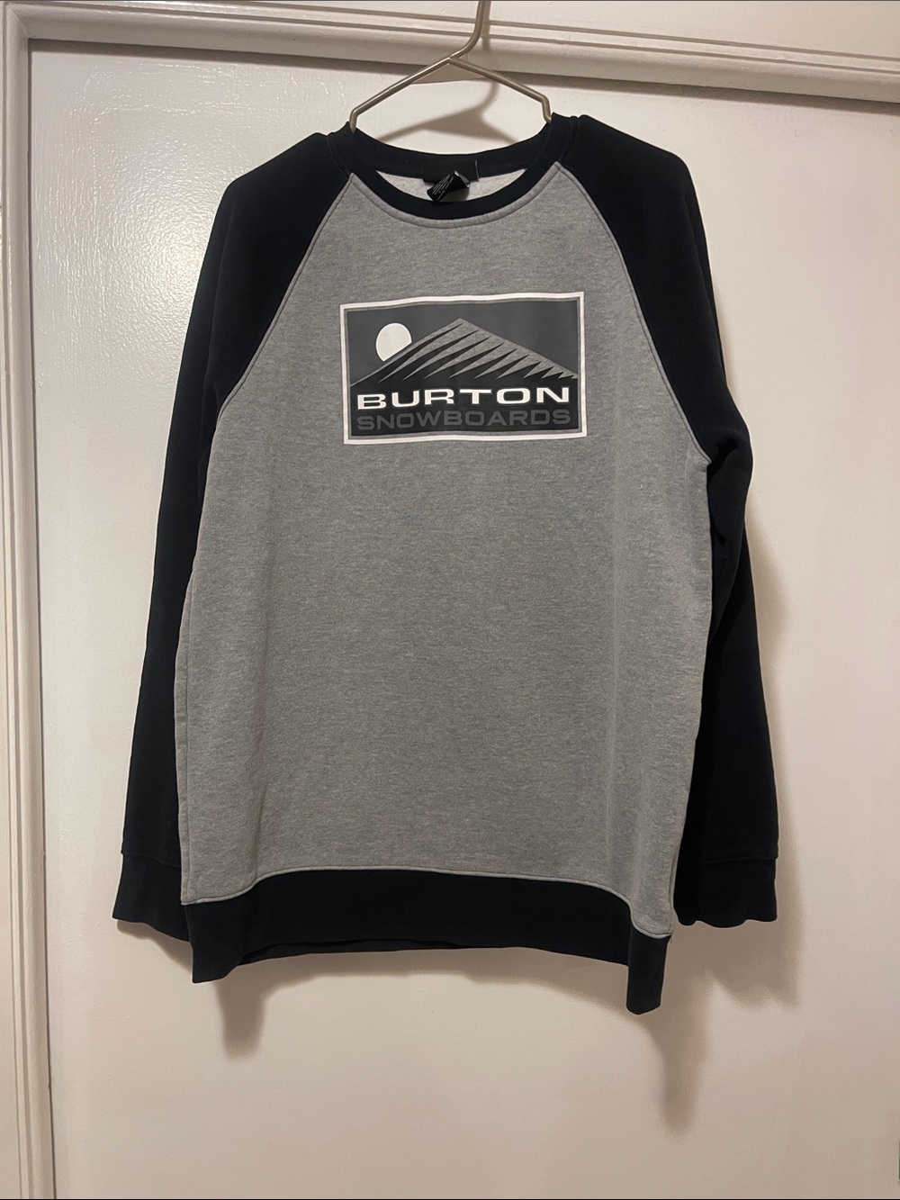 Burton snowboards Two-Tone Gray and Black Crewneck Sweatshirt medium